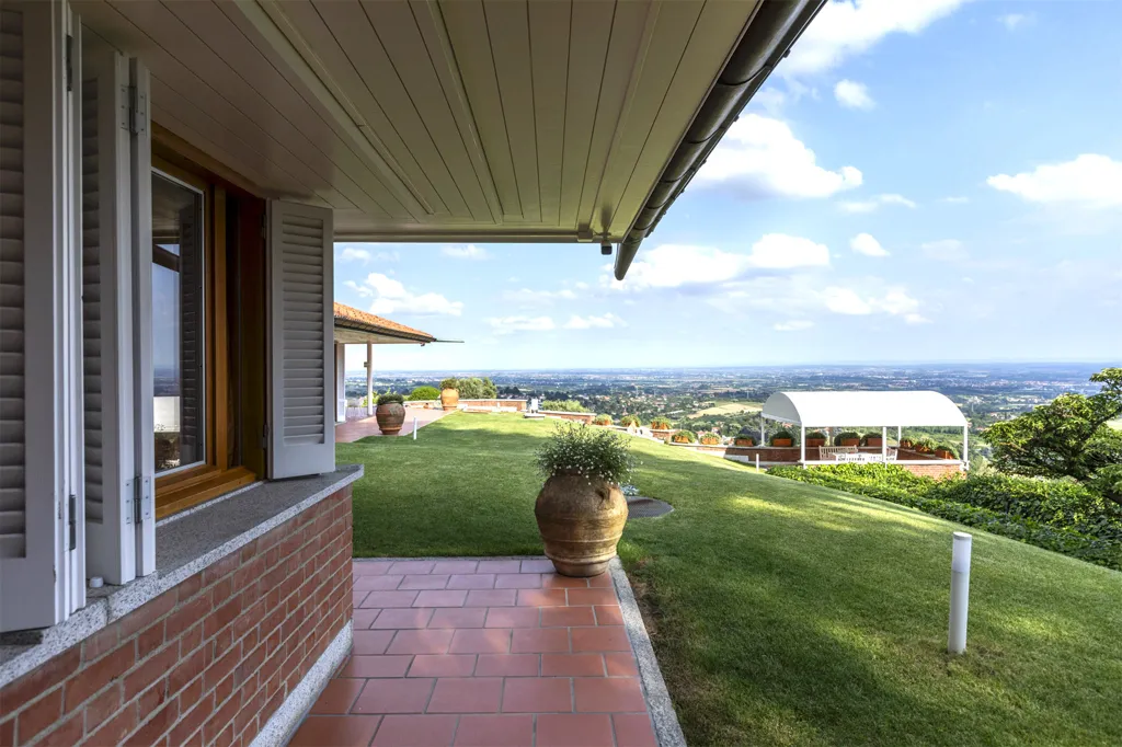 Terrace - Luxury Villa with Panoramic Views in Turin