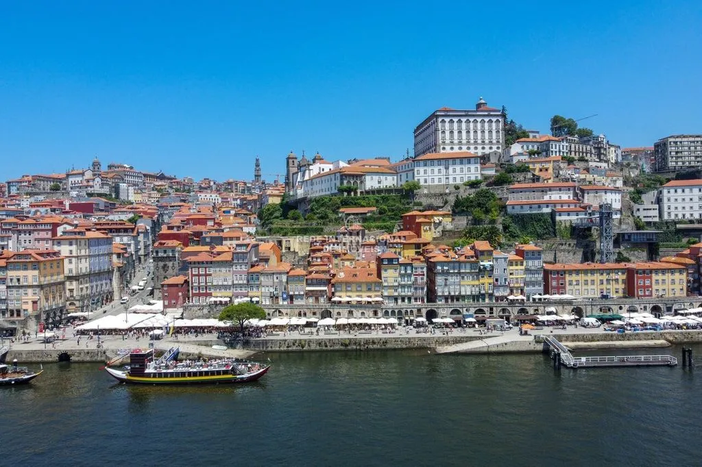 Luxury Flat with Green Spaces in Requesende, Porto
