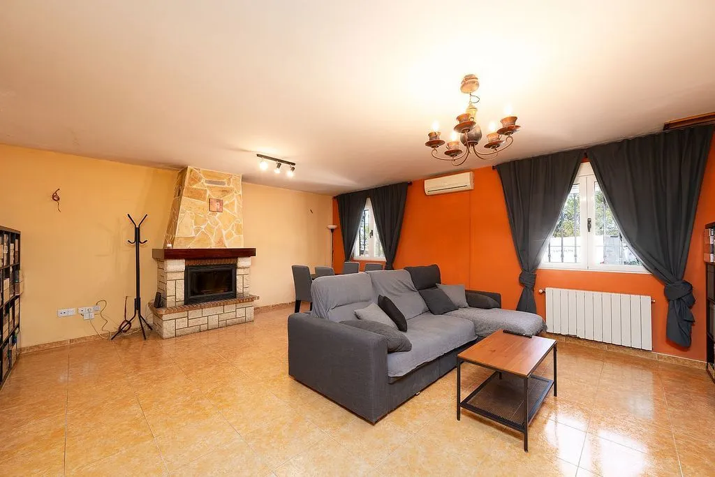 Séjour - Terraced House with Balcony in Tibi