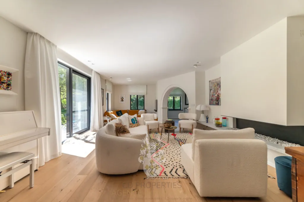 Séjour - Villa Rénovée avec Espace Wellness à Uccle