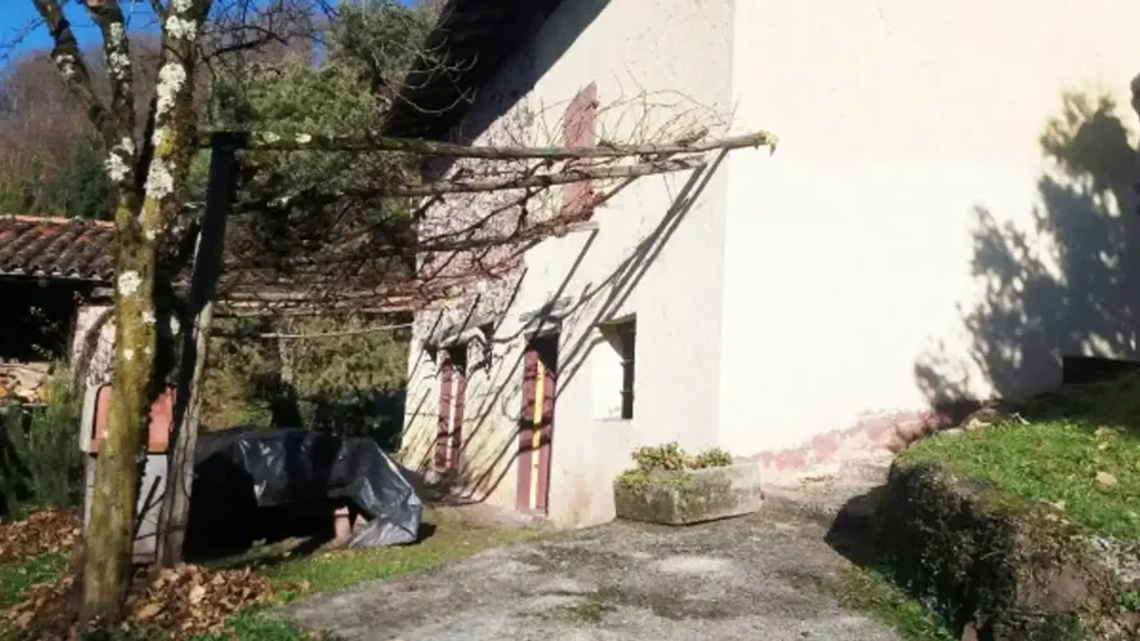 Välivaade - Rustic Property with Water Source in Vestone