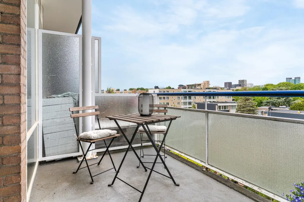 Rõdu - Rietveld-Designed Flat with Balcony in Utrecht