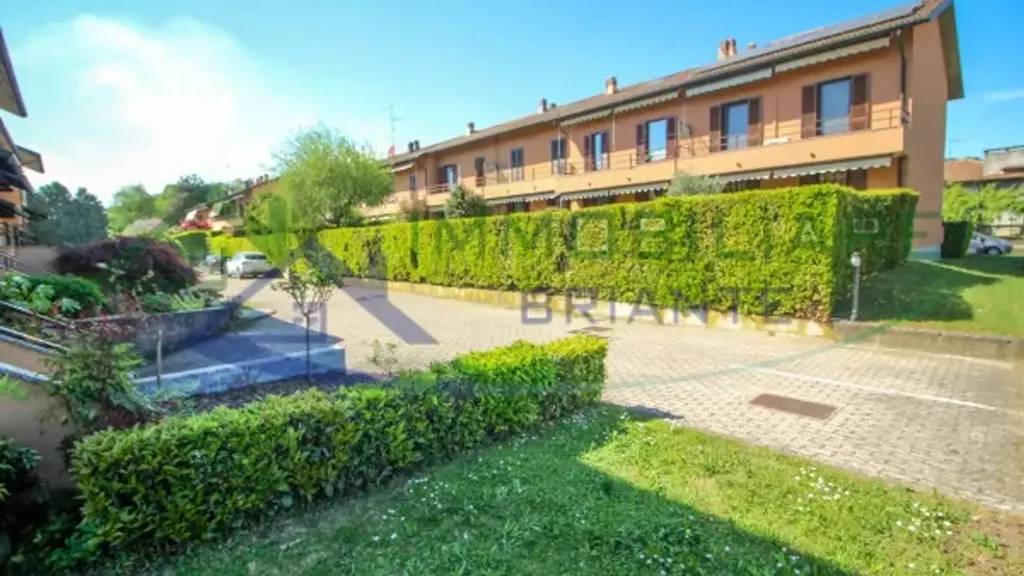 Aed - Terraced Villa with Private Garden in Angera