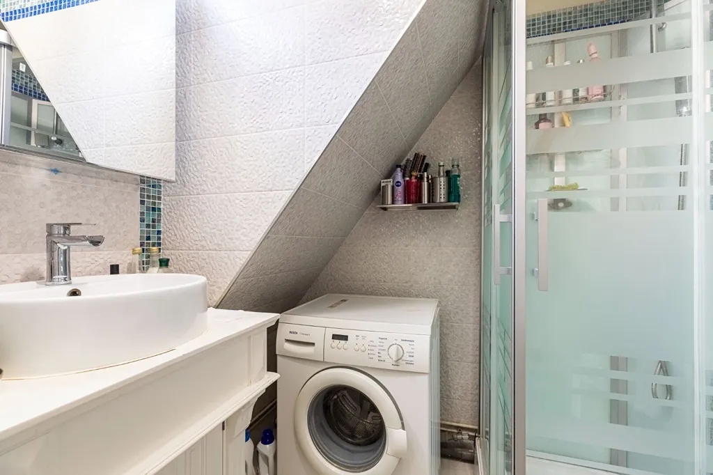 Salles de bain - Appartement Atypique sur 2 Niveaux à Paris 15