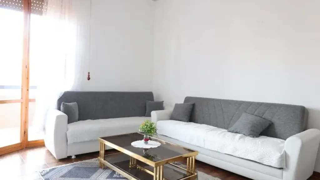 Elutuba - Spacious 4-Room Apartment with Terraces in Montevarchi