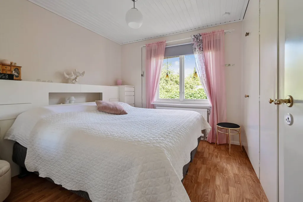 Chambres - 1-Storey Villa with Garden in Sollentuna