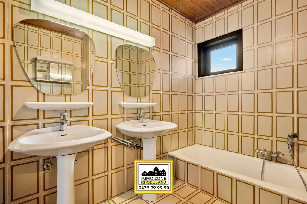 Salles de bain - Bungalow à rénover avec jardin à Zottegem