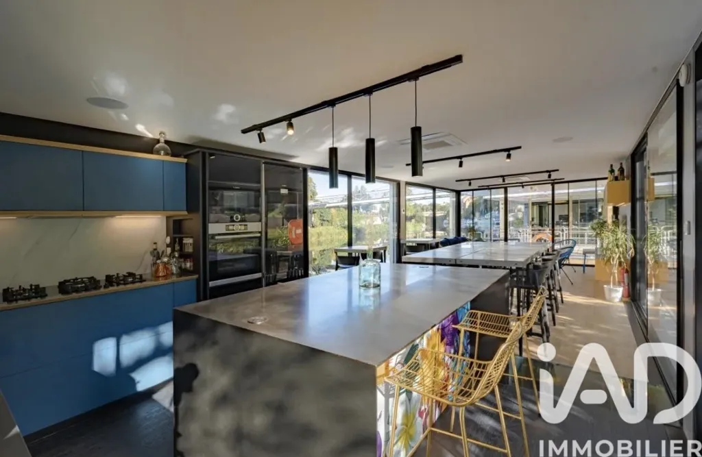 Köök - Luxury Floating Home with River Access in Sarreguemines