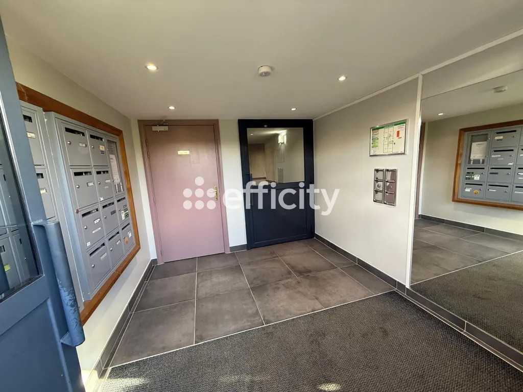 Esik - Apartment with Terrace in Saint-Maximin