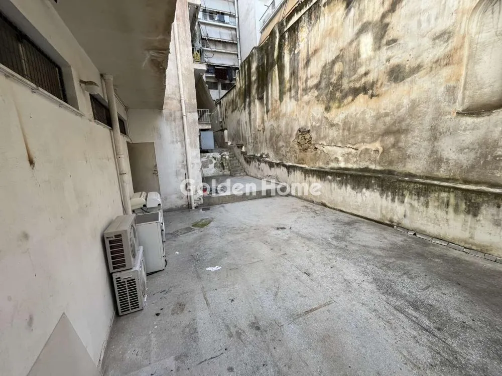 Aed - Commercial Space with Loft Potential in Piraeus