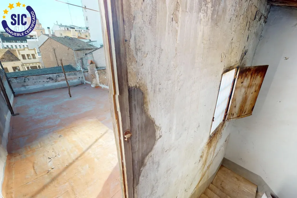 Pièces - Three-Storey House for Restoration in Castellón Centre