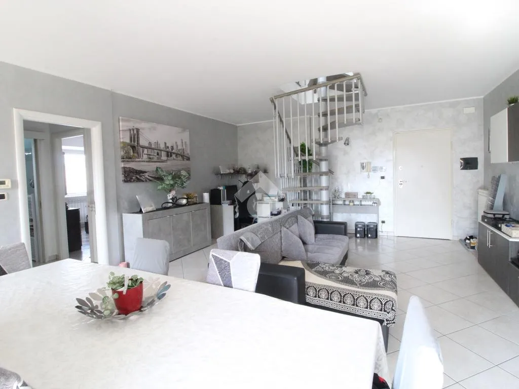 Söögituba - Penthouse Apartment with Balcony in Pianezza