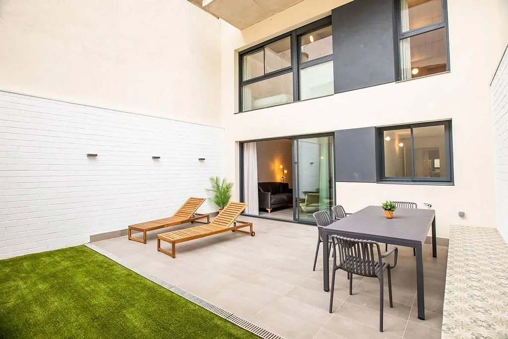 Jardin - Barcelona Apartment with Terrace in El Guinardó