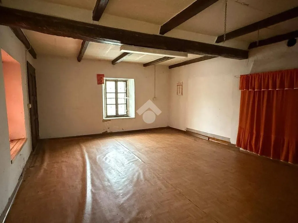 Pièces - Rustic House with Garden in Viù