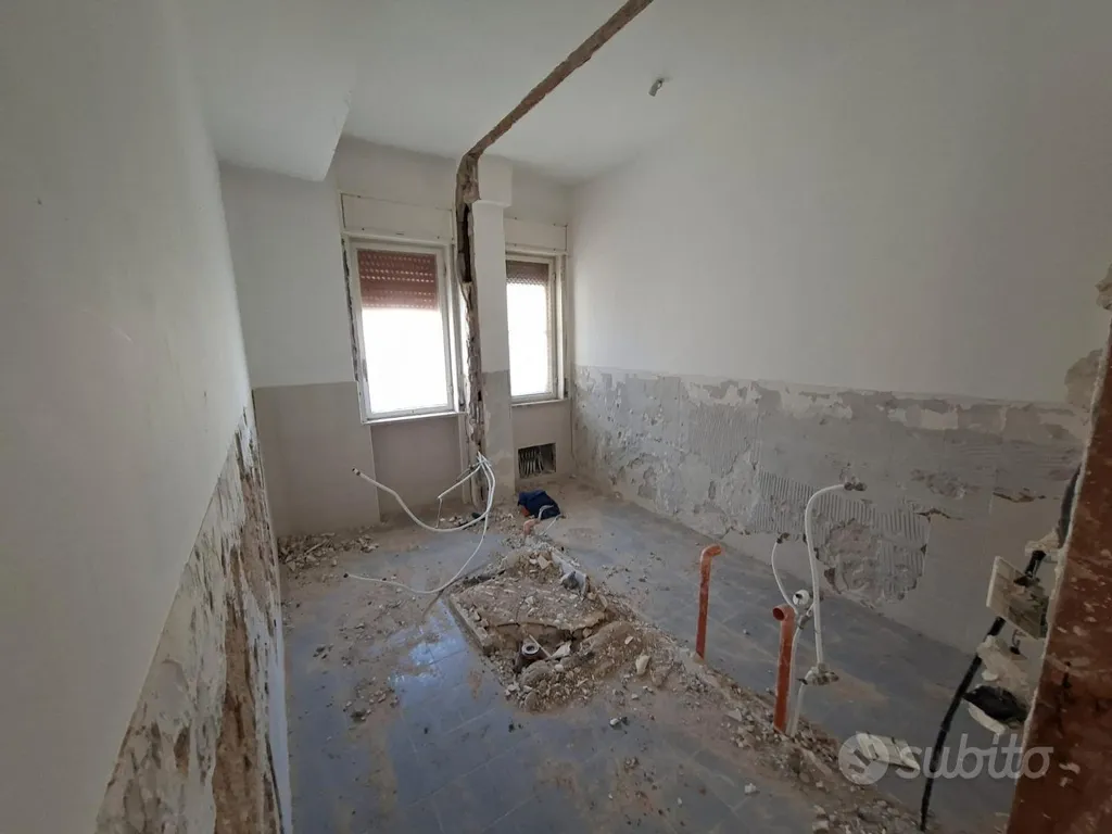 Rooms - Bright 5-Room Apartment with Balcony in Palermo