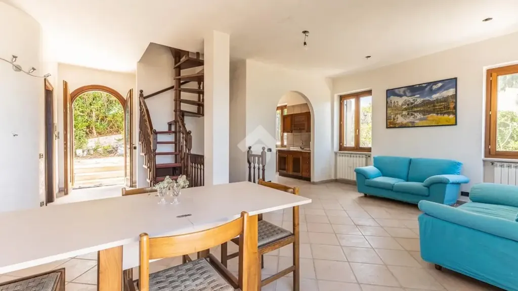 Dining Room - Villa with Lake View in Bracciano