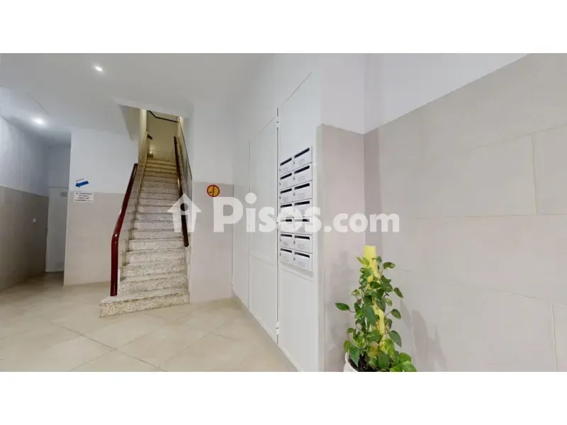Entrée - Reformed Apartment with Balcony in North Zone