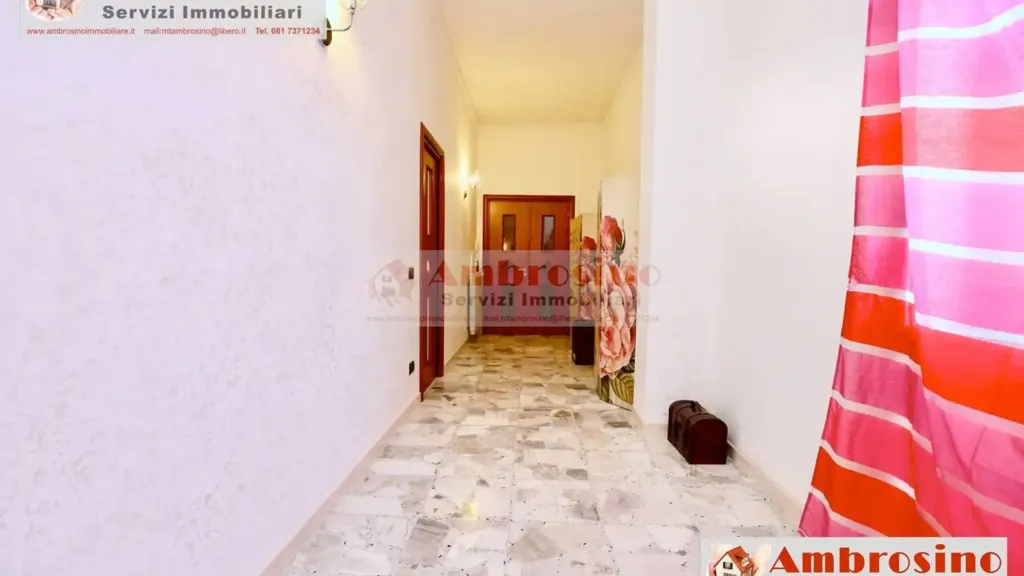 Esik - Trilocale with Large Terrace in Naples