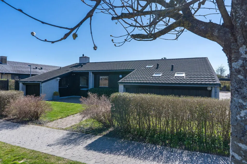 Vista aerea - Fenced Villa with Garden in Farum
