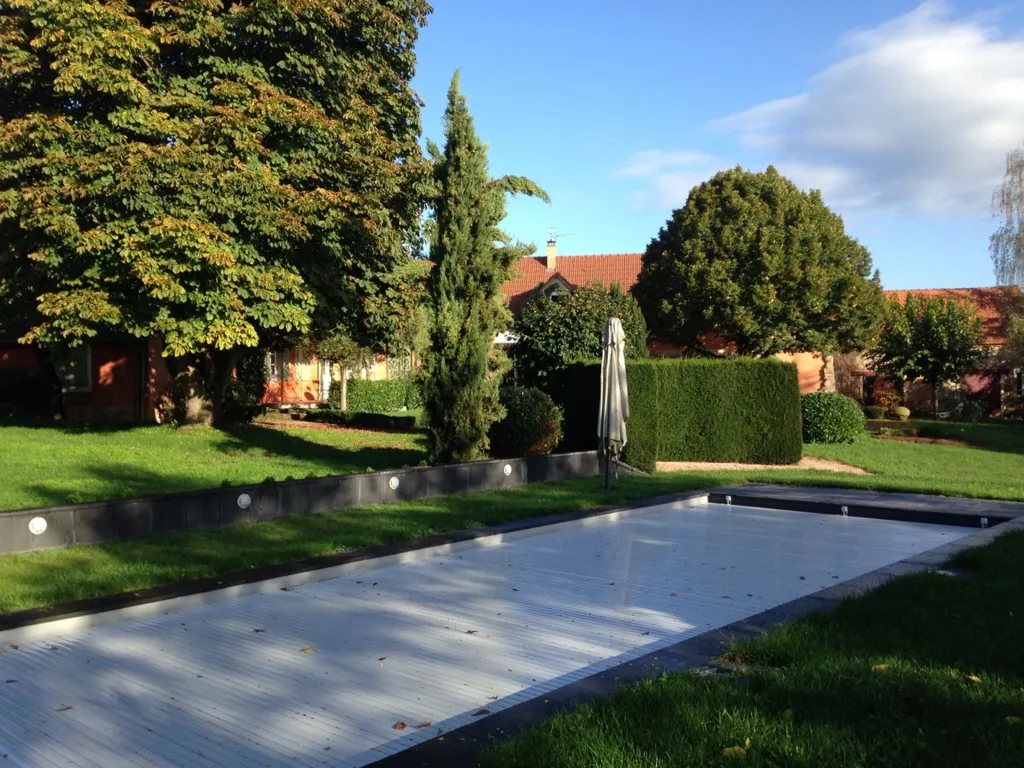 Piscine - Maison de 9 Pièces avec Piscine à Premilhat