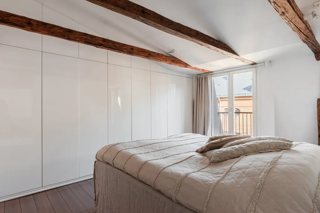 Magamistoad - Unique Apartment with Three Balconies in Rörsjöstad