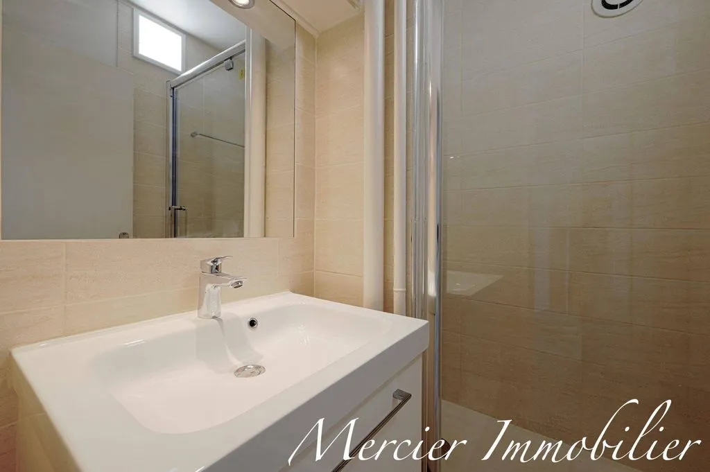 Salles de bain - Appartement d'Angle avec Vue Panoramique sur Seine à Paris