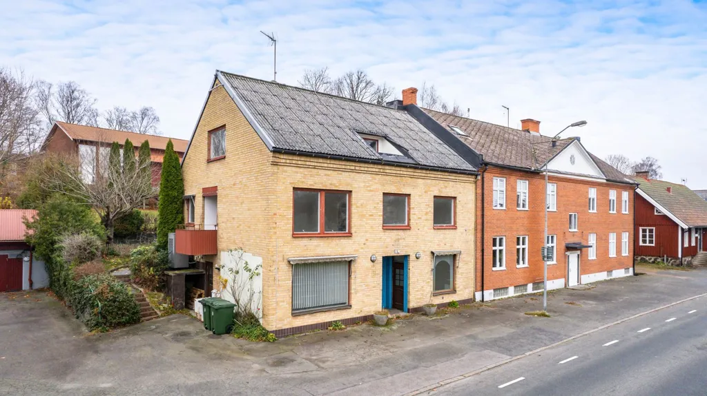 Välivaade - Renovated Brick House with Potential in Glimåkra