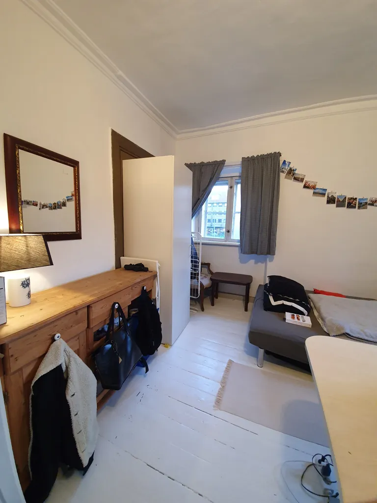 Chambres - Furnished Room with Balcony in Aalborg C