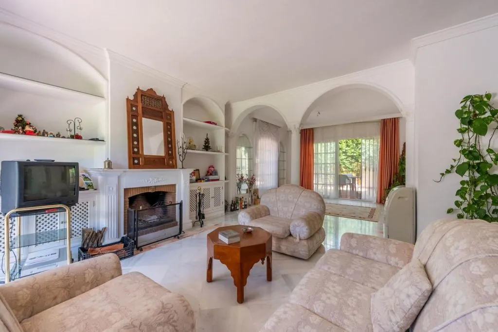 Elutuba - Chalet with Pool in Marbella's Old Town