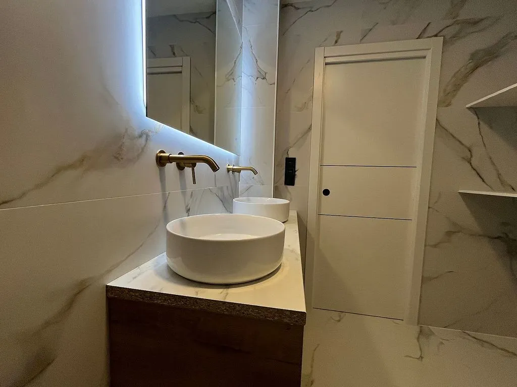 Bathrooms - Apartment with Terrace in Canillas, Madrid