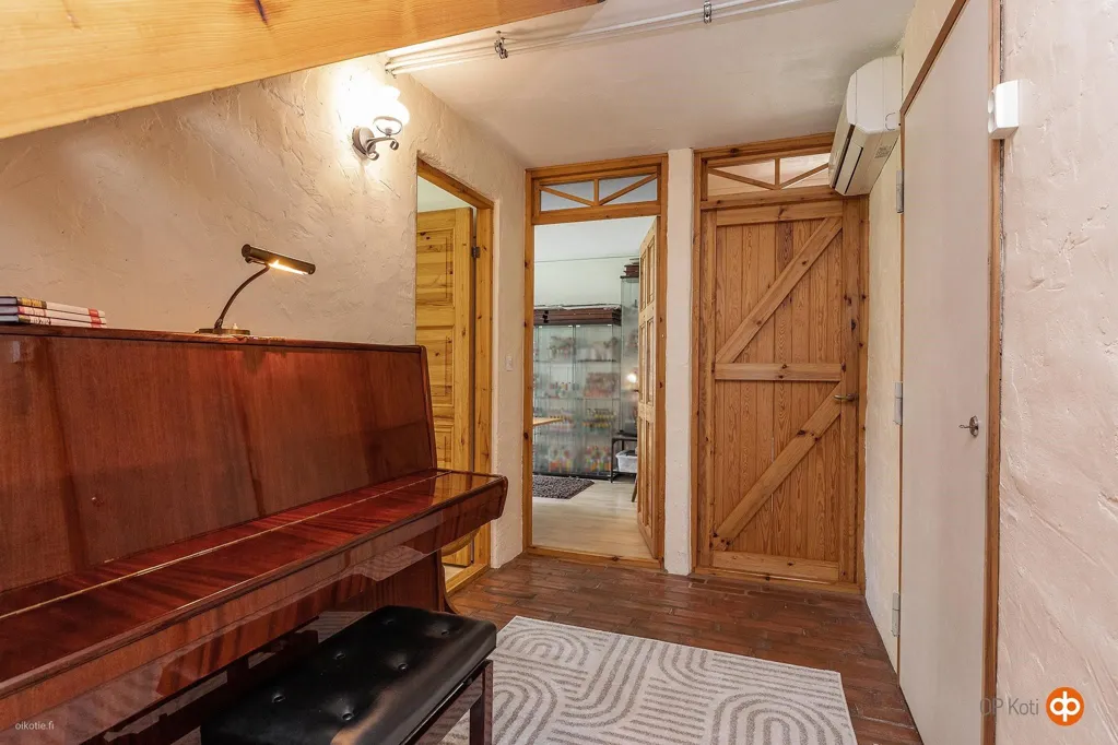 Ingresso - Architectural House with Garden in Halikko
