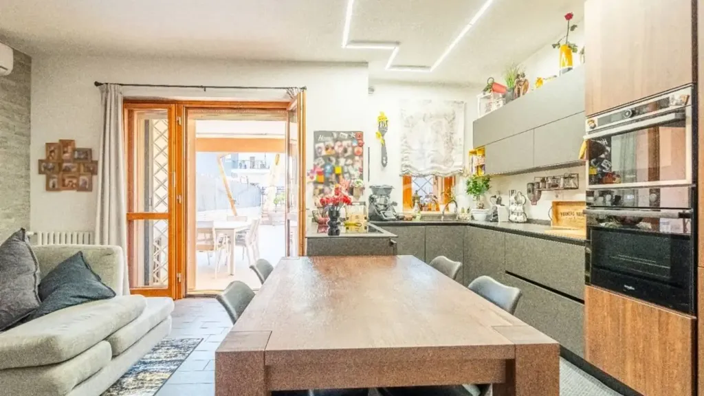 Dining Room - Triplex with Large Terrace in Ciampino