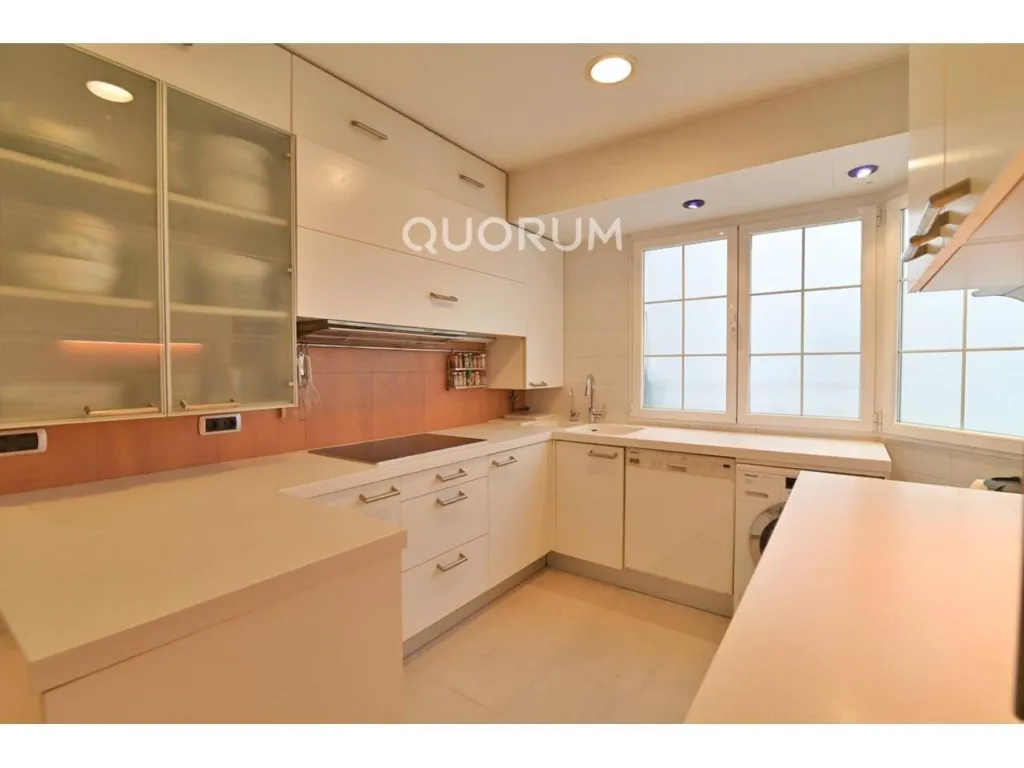 Cuisine - Señorial Flat with Park Views in Abando, Bilbao