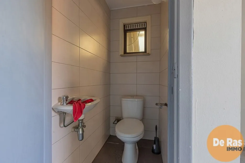 Salles de bain - Commerce avec Jardin et Appartement à Dendermonde