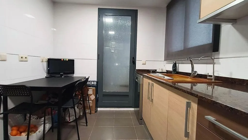 Cuisine - Apartment with Balcony and Garage in Carcaixent
