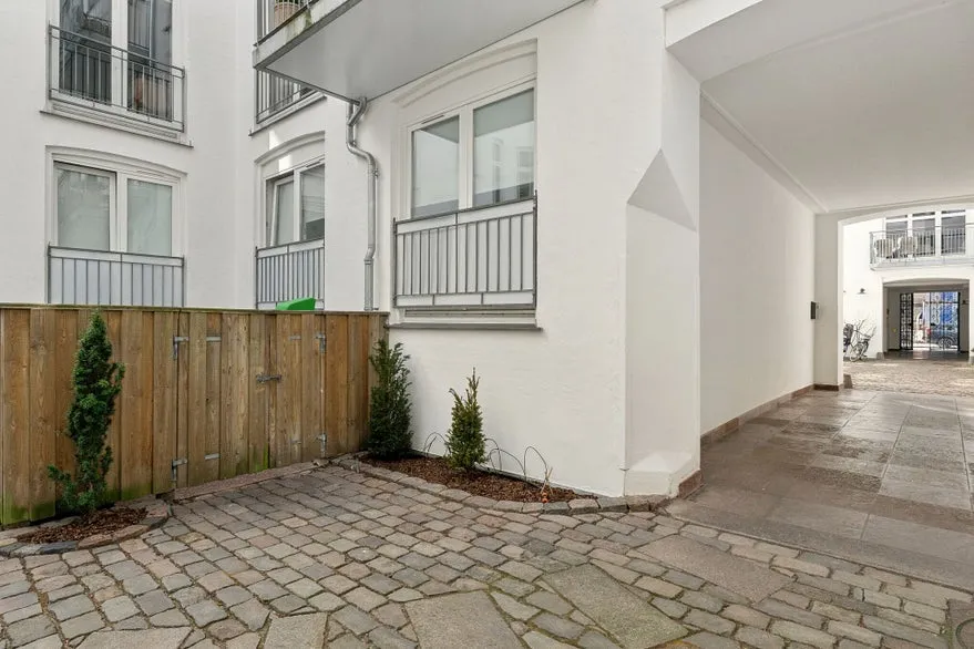 Aed - Commercial Flat with Harbour View in Central Location