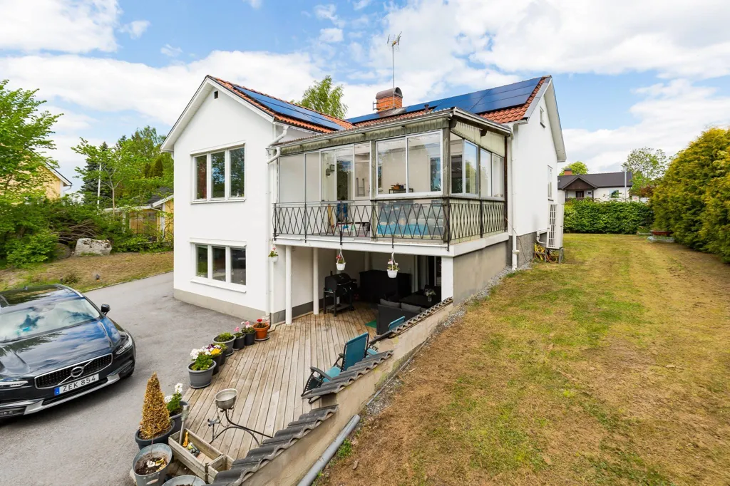 Exterior - Central Villa with Rental Potential in Märsta