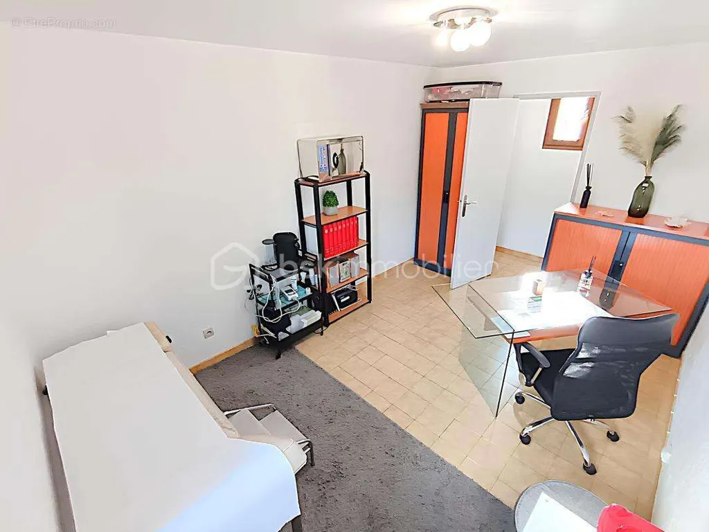 Kabinet - Medical Office with Parking in La Seyne-sur-Mer