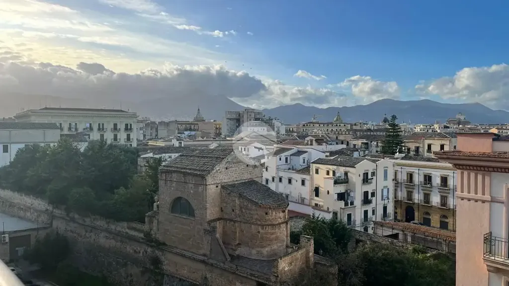 Balcon - Quadrilocale with Panoramic View in Palermo
