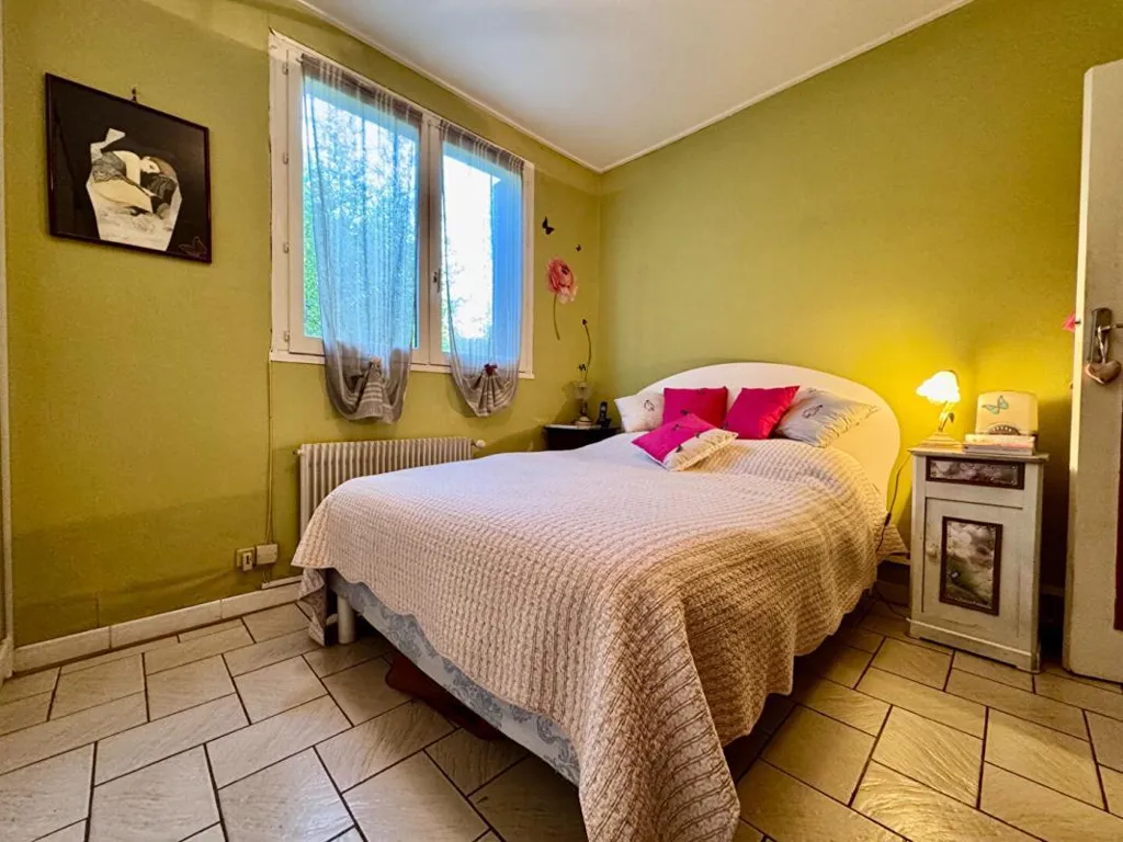 Chambres - Maison avec Terrain Constructible à Chassieu
