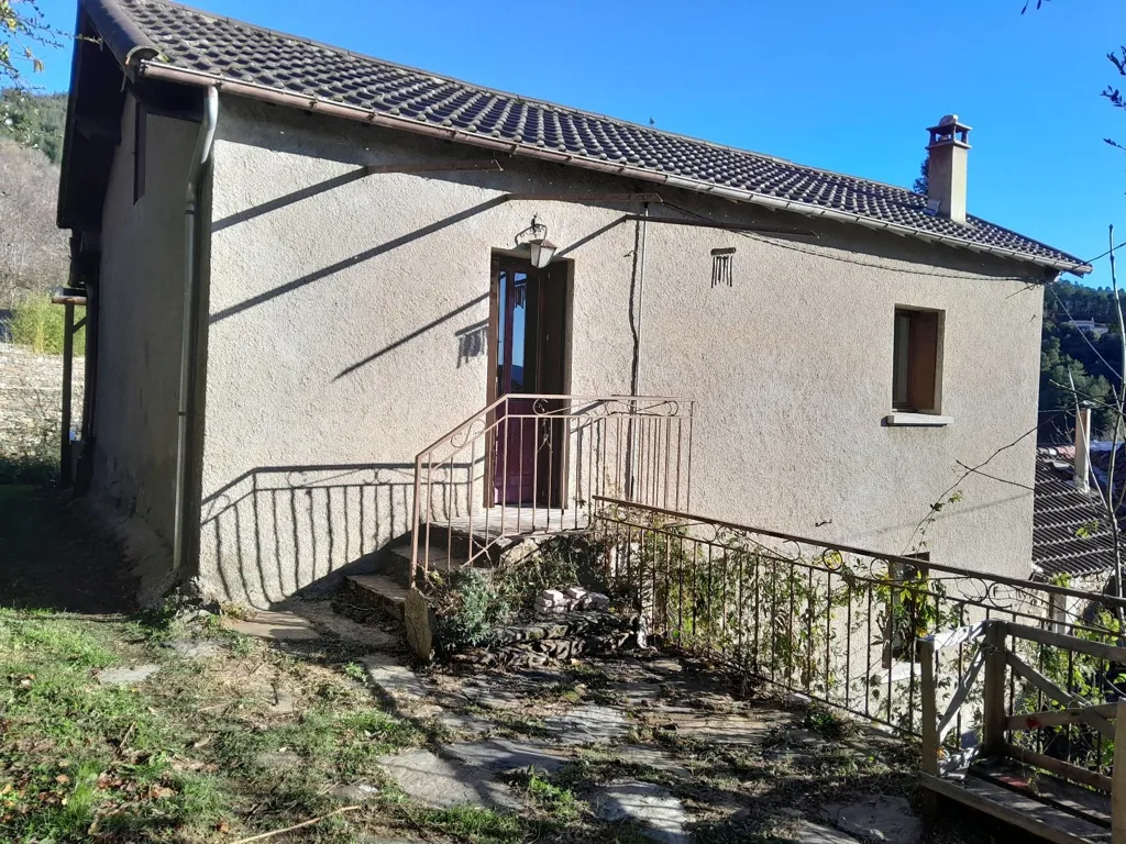 Välivaade - Rustic Hamlet House for Renovation in Ventalon