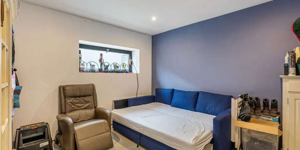 Chambres - Bâtiment Commercial avec Jardin près de Hasselt