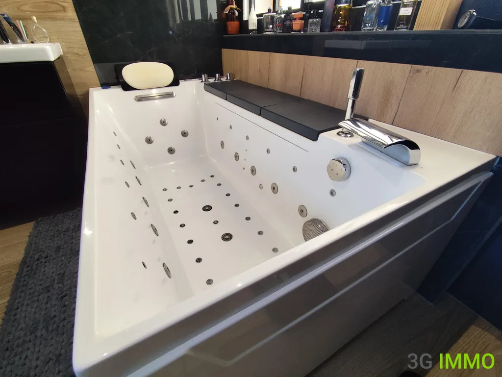 Salles de bain - Villa Contemporaine avec Piscine à Pomérols