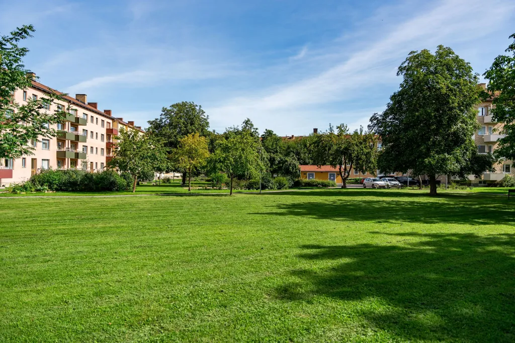 Aed - Efficient Apartment with Inner Garden in Uppsala