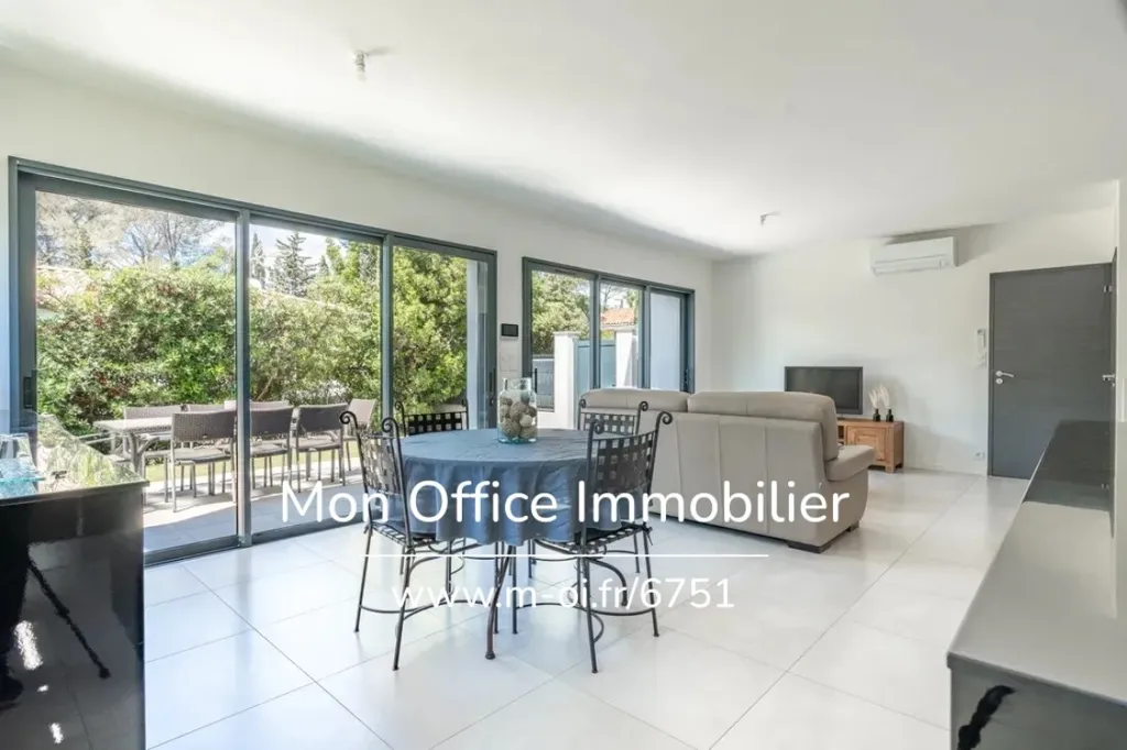 Cuisine - Maison Contemporaine avec Jardin à Saint-Raphaël