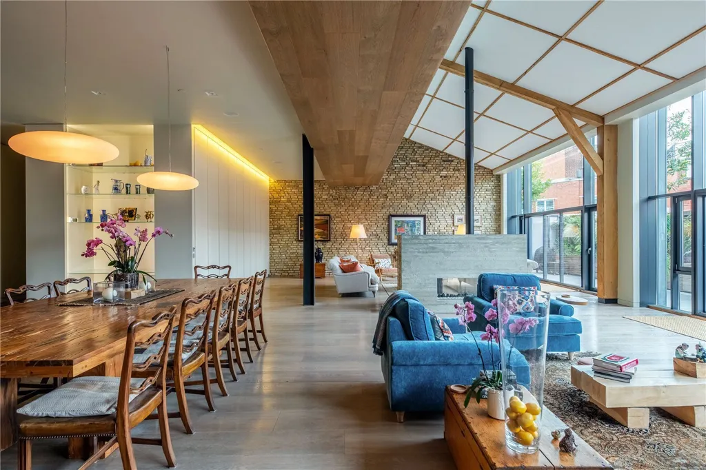 Dining Room - 3-bedroom property in London