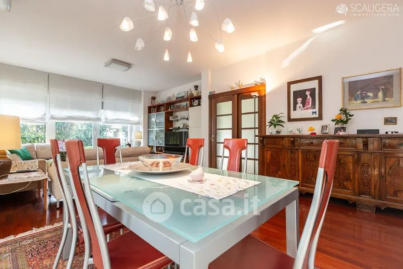 Salle à manger - Minimalist Villa with Private Garden in Legnago