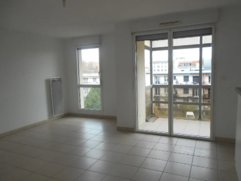 Toad - 3-Piece Apartment with Balcony in Nice