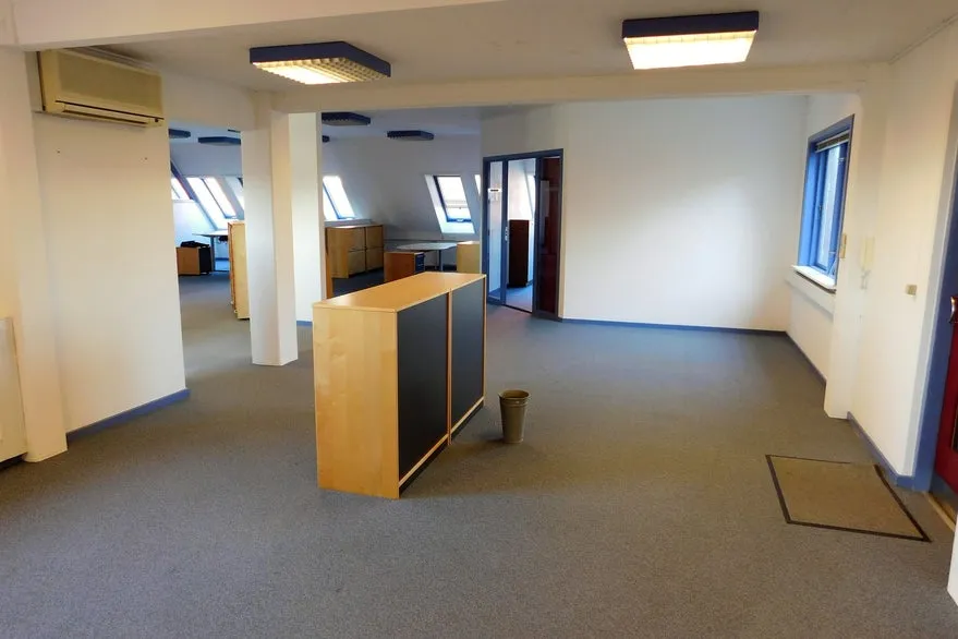 Kabinet - Well-Maintained Office Space in Rønne