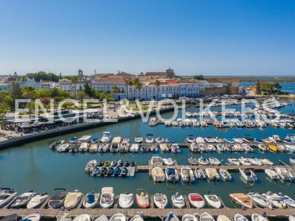 Renovated Flat with Patio in Faro